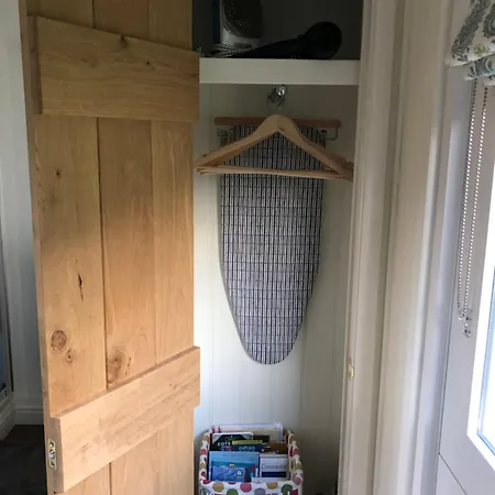 Green Valley, Cotswold Stay With Hamper Cheltenham Exterior photo